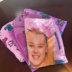 BUNDLE 4/$12💥 
Jojo Siwa Twin Sheet Set